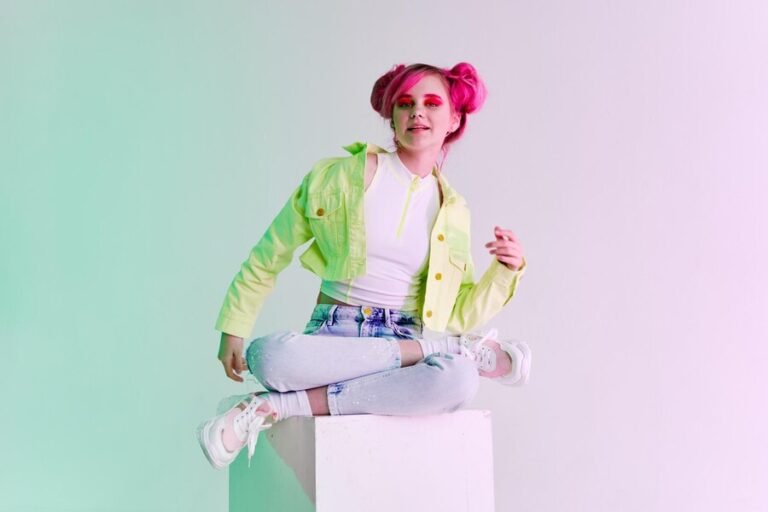 Neon 80s Outfits